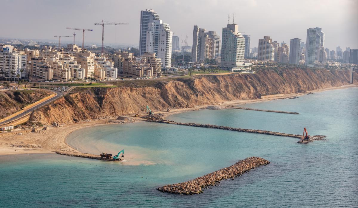 נתניה - הקמת שוברי גלים